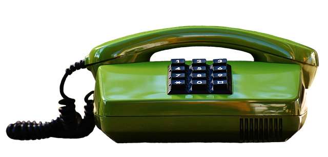 Image illustrating the verb Calling Out