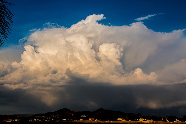 Image illustrating the verb Coming Over