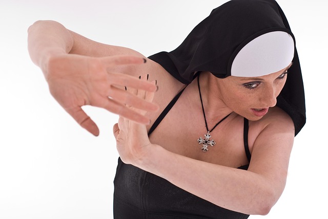 Image illustrating the verb Fending Off