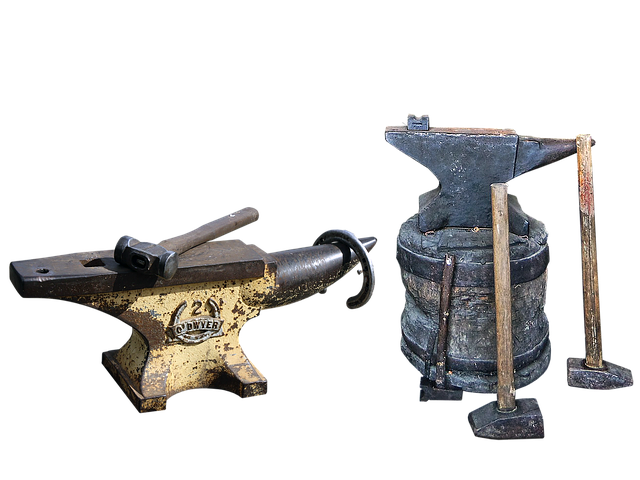 Image illustrating the verb Hammering Out