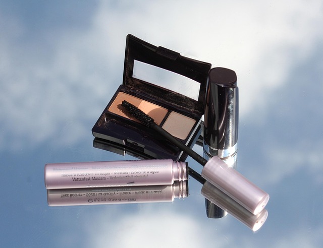 Image illustrating the verb Making out