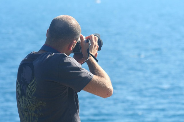 Image illustrating the verb Pulling Back