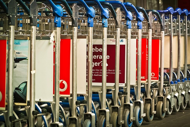 Image illustrating the verb pushing_forward