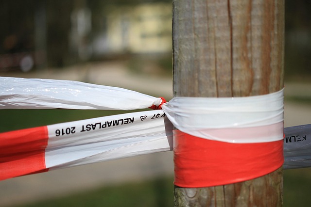 Image illustrating the verb shutting out