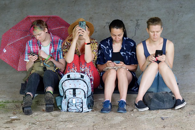 Image illustrating the verb sitting down